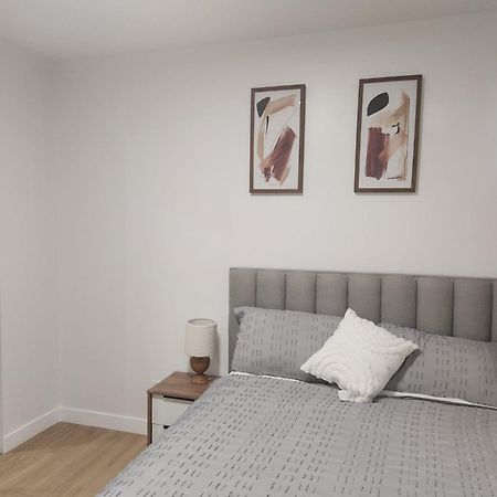 Brand New Deluxe 2 Bedroom Suite With Ac & Den YYC 외부 사진