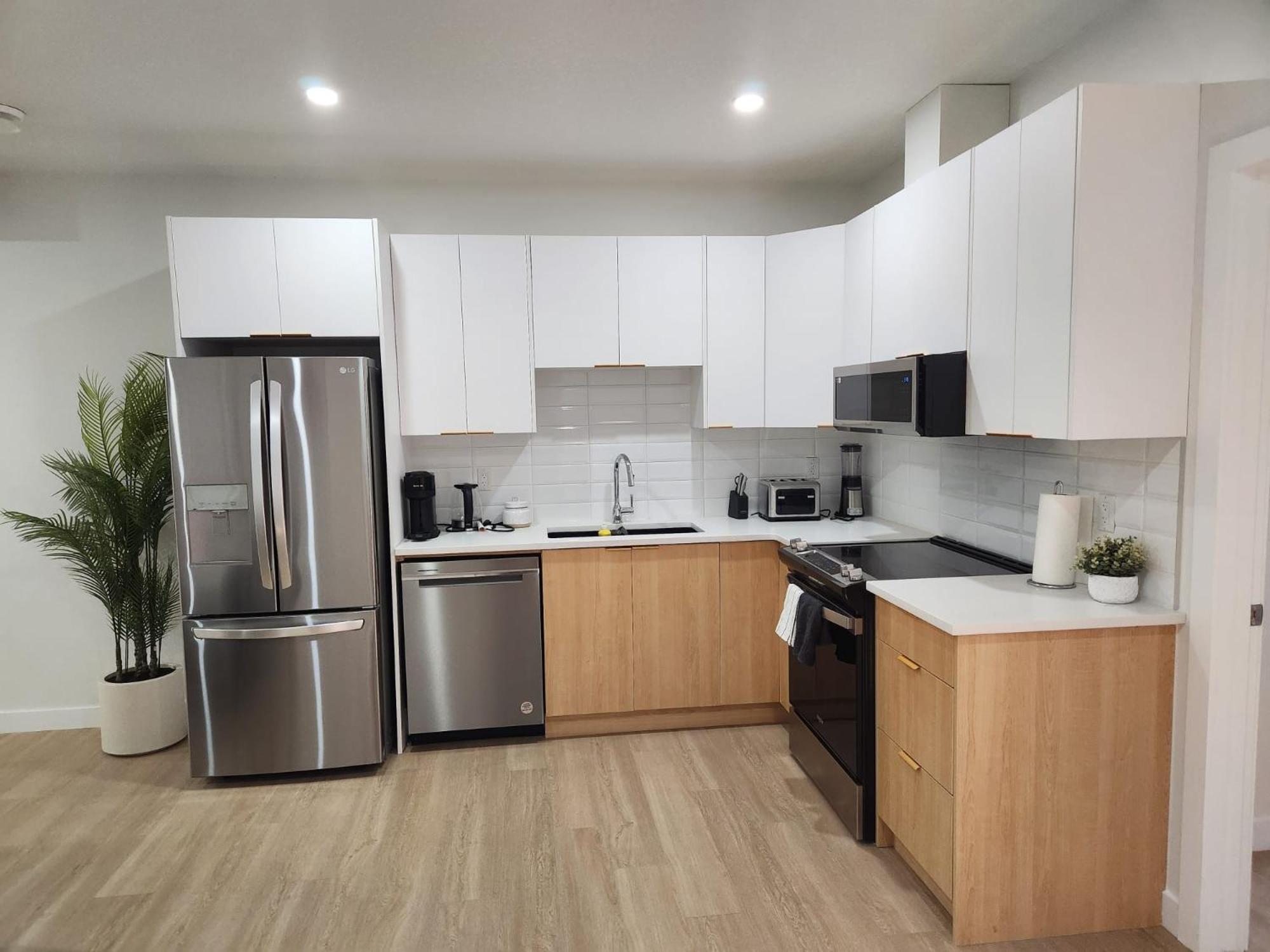 Brand New Deluxe 2 Bedroom Suite With Ac & Den YYC 외부 사진