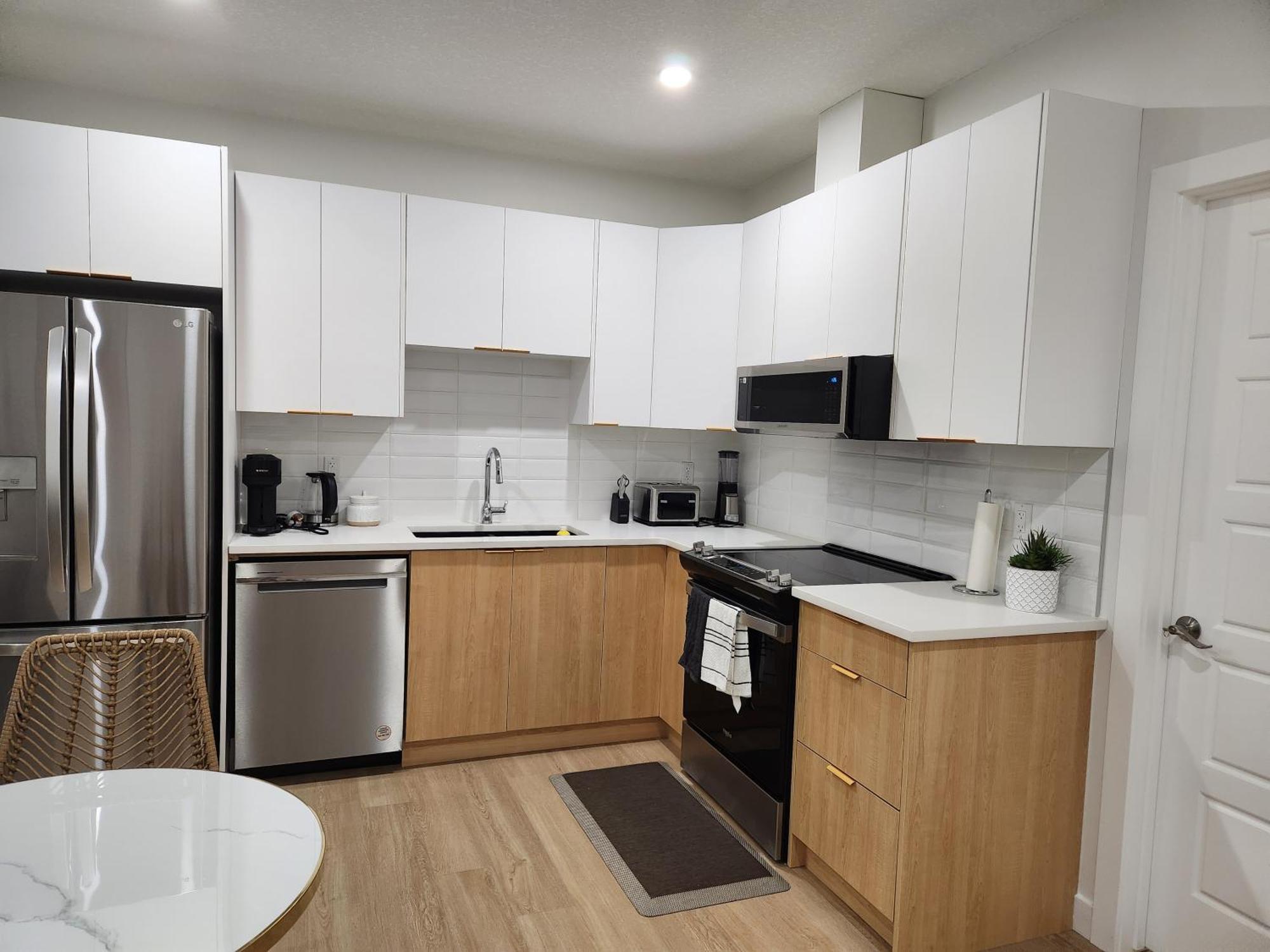 Brand New Deluxe 2 Bedroom Suite With Ac & Den YYC 외부 사진